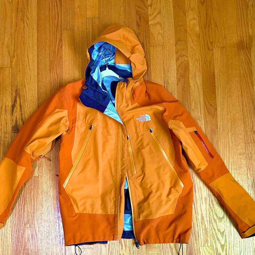 The North Face Summit Series Ski Jacket / Snowboard Jacket / size L